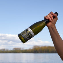 Load image into Gallery viewer, Image shows a bottle of alcohol-free white wine
